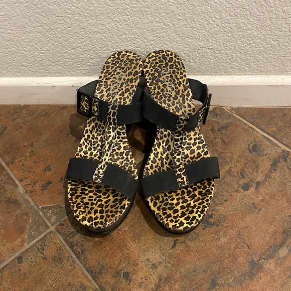 charles david leopard booties